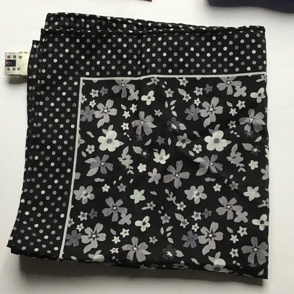 Joseph Abboud and 2 unbranded 100% silk pocket squares - Picture 5 of 5